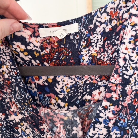 Floral Sleeveless Blouse - Picture 2 of 4